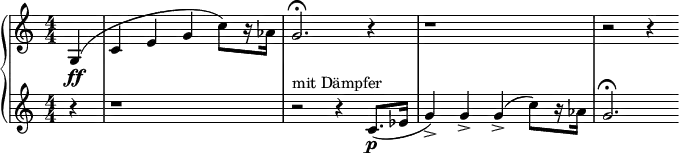  { \new PianoStaff << \new Staff \relative c' { \clef treble \key c \major \numericTimeSignature \time 4/4 \partial 4*1 g4(\ff | c e g c8)[ r16 aes] | g2.\fermata r4 | r1 | r2 r4 } \new Staff \relative c' { \clef treble \key c \major \numericTimeSignature \time 4/4 r4 | r1 | r2^"mit Dämpfer" r4 c8.\p( ees16 | g4->) g-> g->( c8)[ r16 aes] | g2.\fermata } >> } 