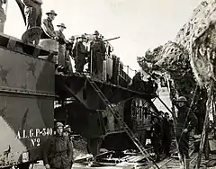 A gun with its bogies removed showing its screw jacks.