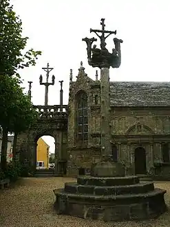 A view of the ossuary and the two calvaries at Lampaul-Guimiliau. We see the calvary on the arc de triomphe and the second calvary placed in the churchyard in front of the ossuary