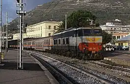 E.656.584 with an FR6 train at Cassino, 1995.