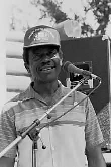 Robert Ealey performs in Fort Worth, Texas in June 1985