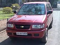 2004 Chevrolet Tavera 2.5 (TBR541; pre-facelift, India)