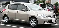 Facelift Nissan Tiida hatchback (Japan)