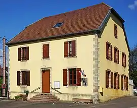 The town hall in Beveuge