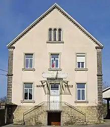 The town hall in Grozon