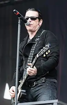 Warwick performing with Black Star Riders in 2017