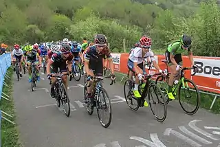 From left to right: Kasia Niewiadoma, Pauline Ferrand-Prévot, Ashleigh Moolman and Sabrina Stultiens leading the peloton on the Côte de La Redoute, at 36 km from the finish.