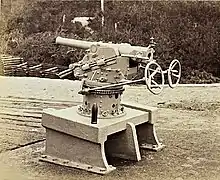 A 6 cm boat-gun L/21 on a Vavasseur mount.