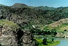 The Hardy Bridge is located in the spectacular Adel Mountains Volcanic Field.