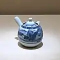 Kyūsu tea pot with sidehandle, design of landscape, underglaze blue, by Mizukoshi Yosobei in Kyoto, late Edo period or the early Meiji era, 19th century