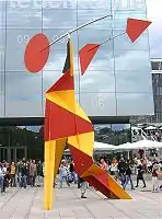 Crinkly avec disque rouge (Crinkly with Red Disk) (1973), Schlossplatz in Stuttgart, Germany