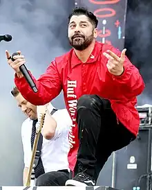 Tabatabaee performing with Zebrahead in 2019