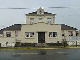 The school and former town hall of Andres