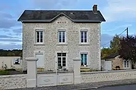 The town hall in Asnois