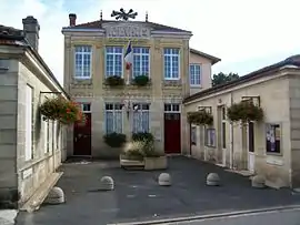 The town hall in Ayguemorte-les-Graves