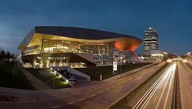 BMW Welt, BMW-Vierzylinder und BMW Museum