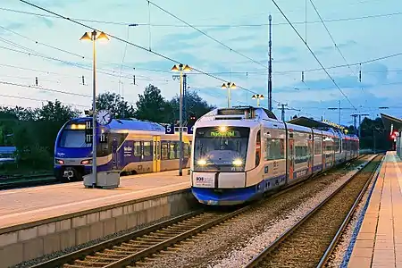 Meridian (left) and Bayerische Oberlandbahn (BOB) (right) at track 5 and 4 in 2016