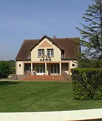 The town hall in Bouafles