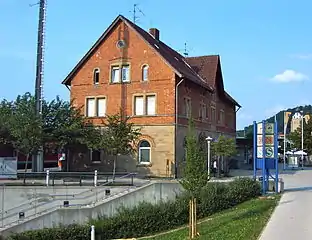 Entrance building, the entrance to the western pedestrian underpass and the forecourt