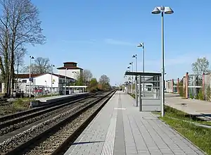 Double-tracked railway line and side platforms