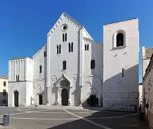 Front of Basilica di San Nicola, in Bari