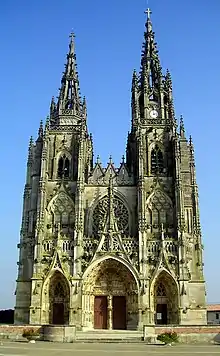 Flamboyant façade of Notre-Dame de l'Épine (1405–1527) with openwork towers