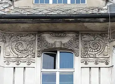 Frieze beneath the roof