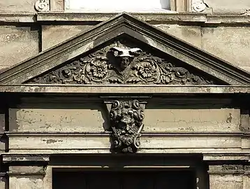 Detail of the crosshead and tympanum