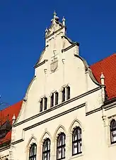 Gable onto the square