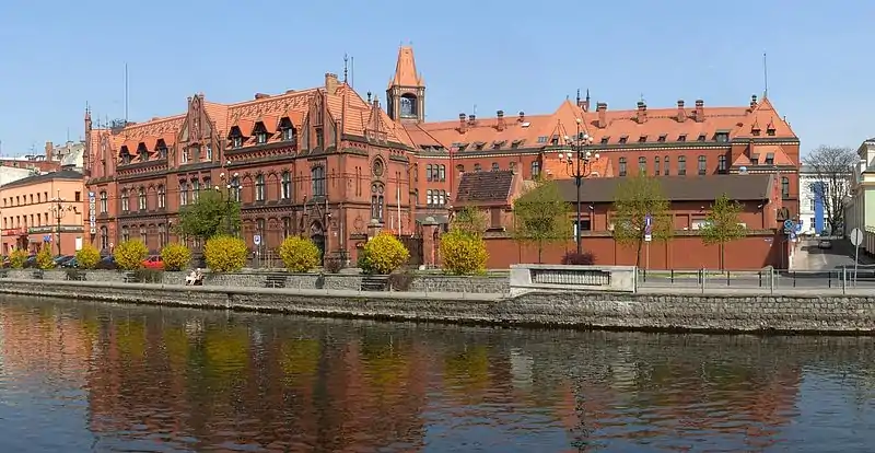 Frontage on Stary Port