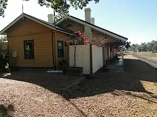 Bealiba platform looking towards station building