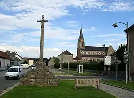 The cross and church in Bernaville