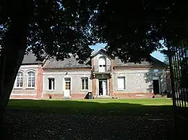 The town hall and school in Bettembos