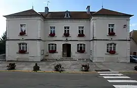 The town hall in Val-d'Usiers