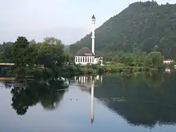 Bosanska Otoka with mosque at river Una