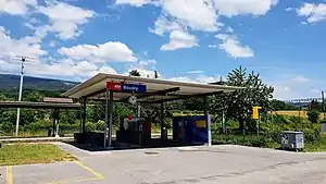 Canopy-covered platform