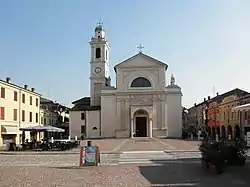 The central Piazza Matteotti