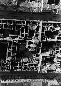 Warsaw during World War II: destroyed townhouses between Zielna (top) and Marszałkowska streets (bottom). In bottom right corner building Marszałkowska 156 on the corner with Królewskia street, also visible Bloch Palace at Marszałkowska 154. September 1939