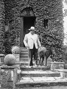 photograph of Heinrich George and his dog taken in 1930