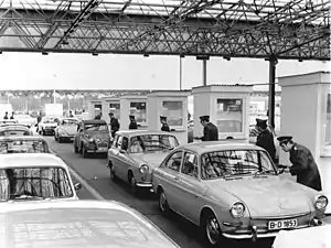 Congestion at the East German checkpoint in Drewitz in March 1972 after the temporary easing of travel restrictions into East Germany.