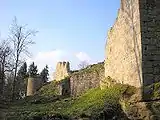 The west side of the castle seen from the south with the chapel and the southwestern zwinger tower