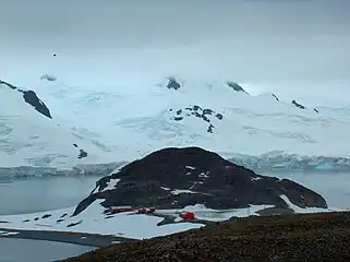 Cámara Base and Morenita Hill from Xenia Hill.