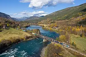 Freight train crossing the Gudbrandsdalslågen near Sjoa