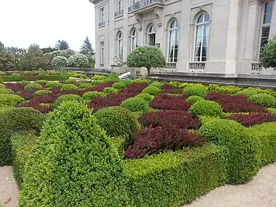 Carolands Chateau- Duchêne Border Parterre 2013