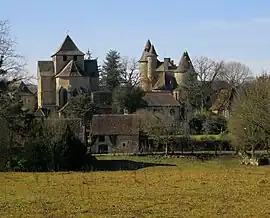 The château and church in Thégra