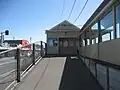 Station front and Nepean Highway entrance to the former ground level Platform 1 in August 2007