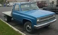 Chevrolet flatbed with four wheels on the rear axle ("dually") for improved towing