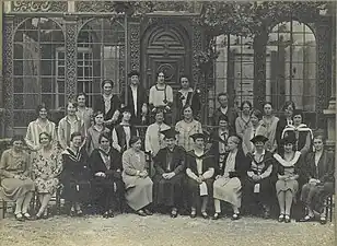 Ms Phillips (centre) and CHS staff, 1930