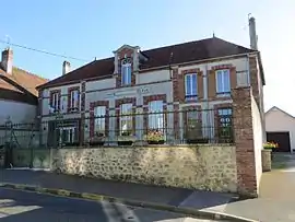 The town hall in Courgivaux