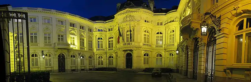 Panoramic view of the cour d'honneur (main courtyard)